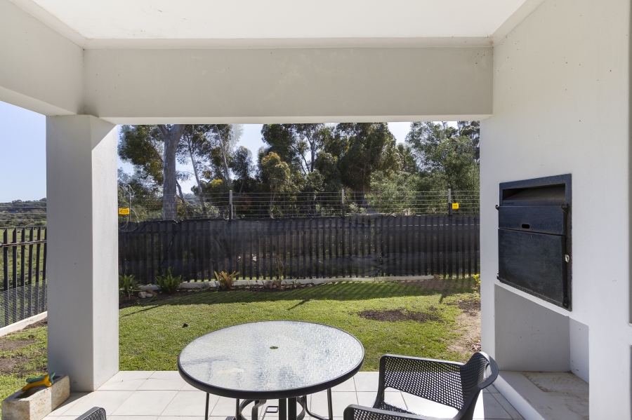 6 Bedroom Property for Sale in Sir Lowrys Pass Village Western Cape